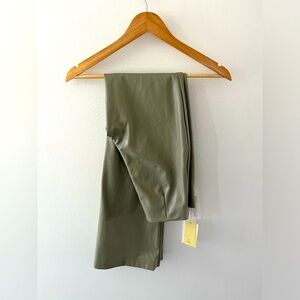 NWT Wilfred Aritzia Elaine Kick Flare Vegan Leather Pant, Size 2